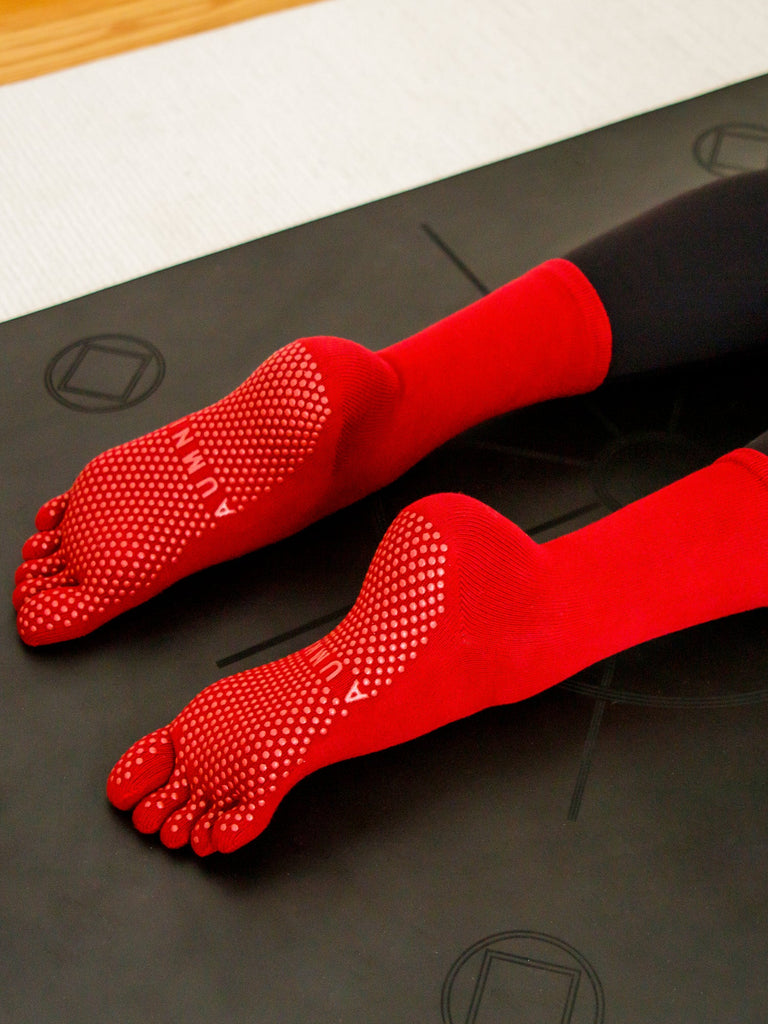 KNEE HIGH FULL TOE YOGA GRIP SOCKS, RUBY