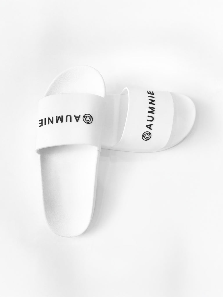 AUMNIE LOGO SLIDE SANDALS, WHITE
