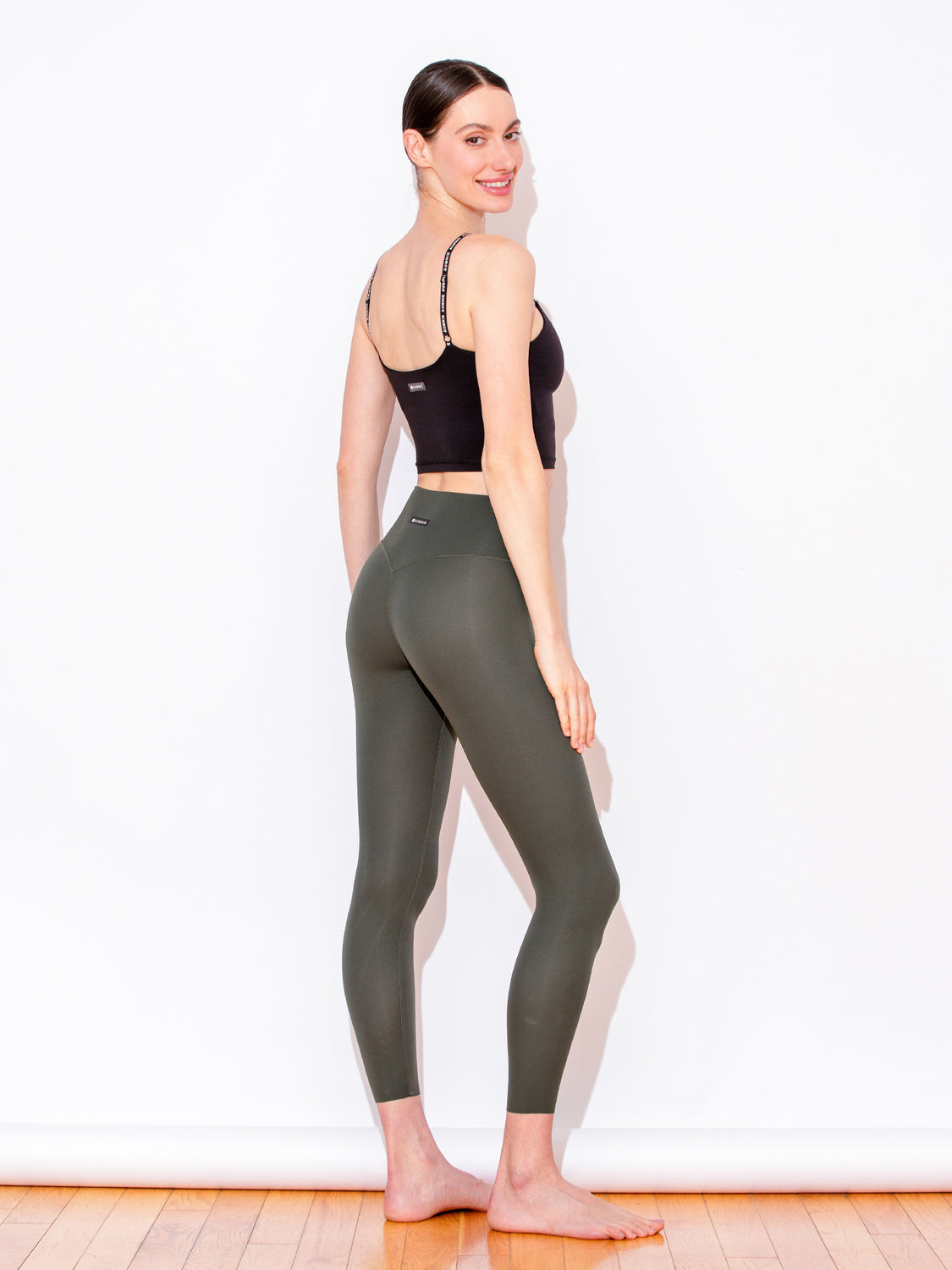 NUDE SHAPE CROPS, DARK GREEN