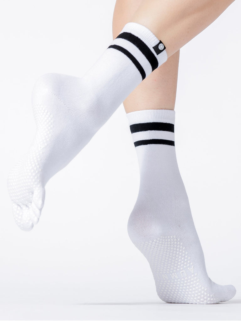 KNEE HIGH FULL TOE YOGA GRIP SOCKS, WHITE/BLACK