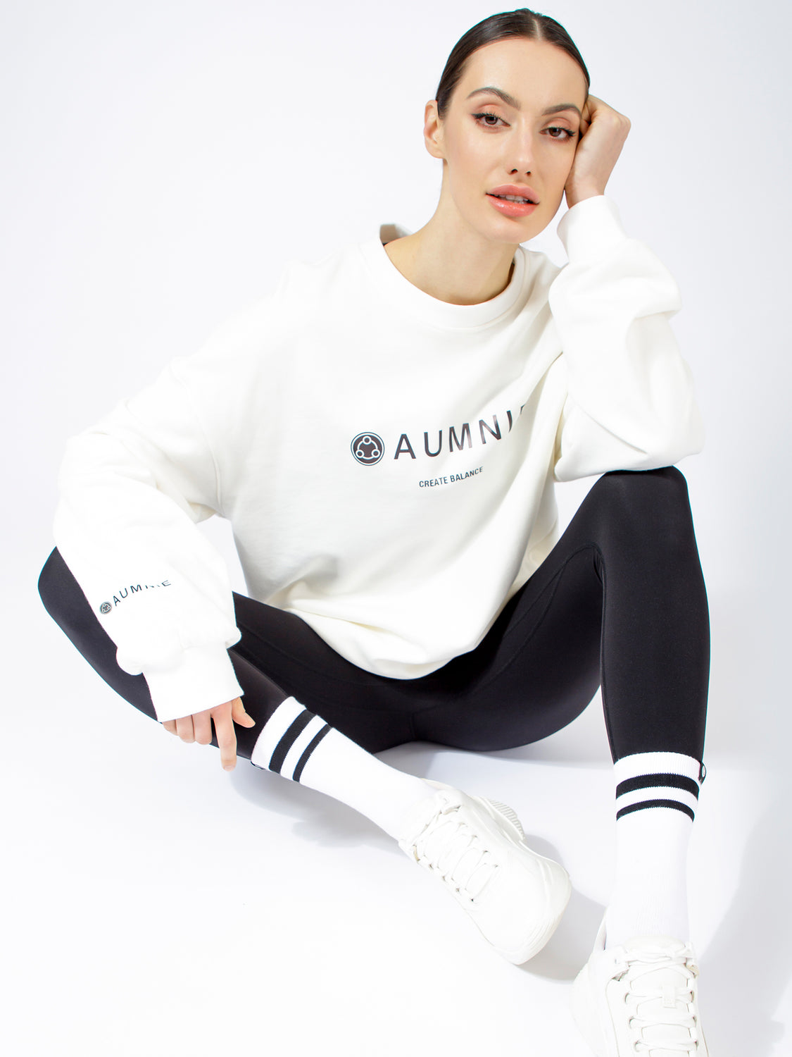 AUMNIE OVERSIZED SWEATSHIRT, WHITE