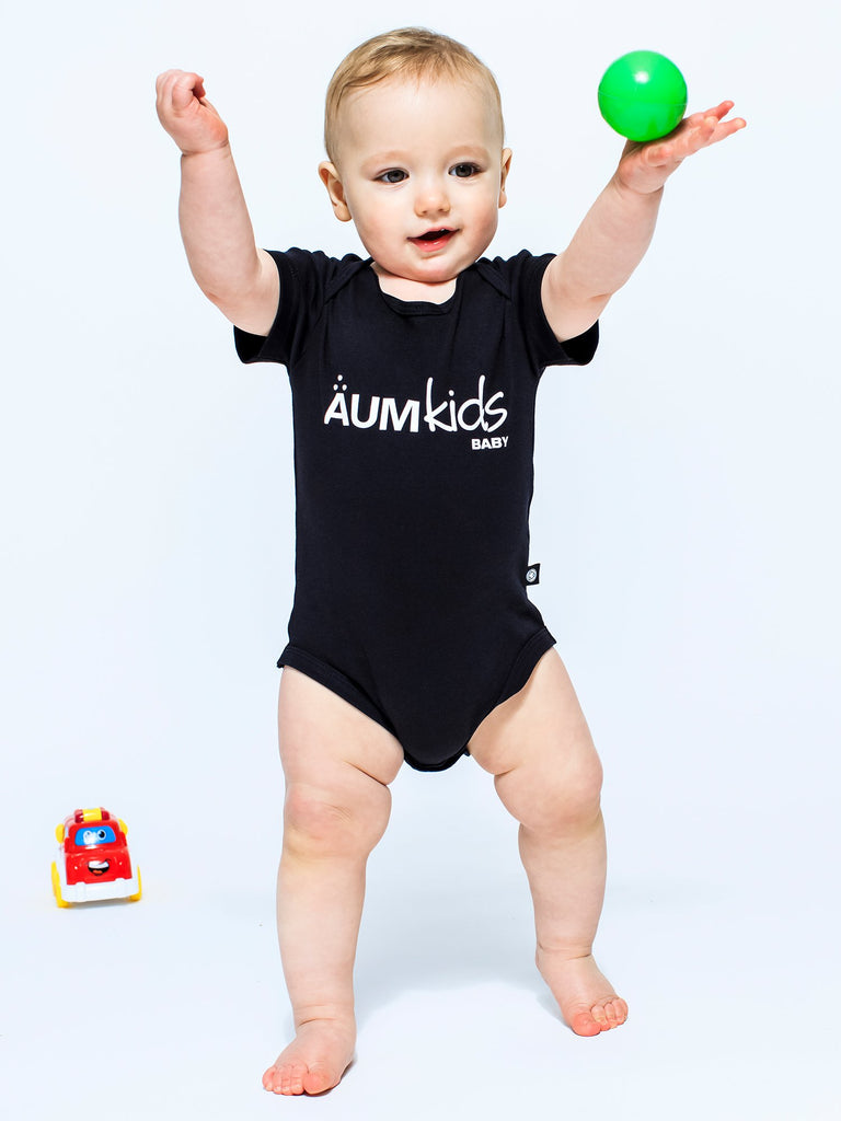 AUMkids HAPPY BABY SHORT SLEEVE ONESIE + BIB SET, BLACK