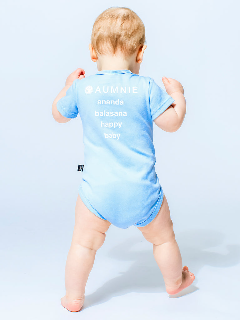 AUMkids HAPPY BABY SHORT SLEEVE ONESIE + BIB SET, SKY