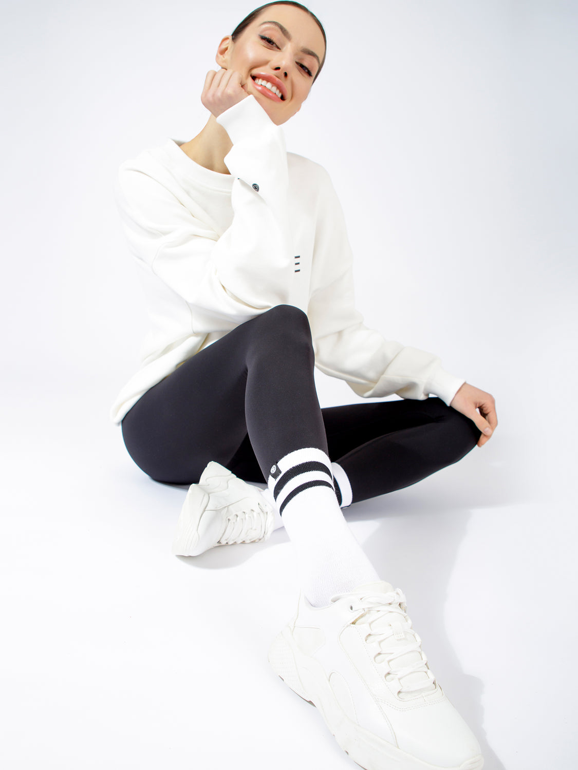 AUMNIE OVERSIZED SWEATSHIRT, WHITE