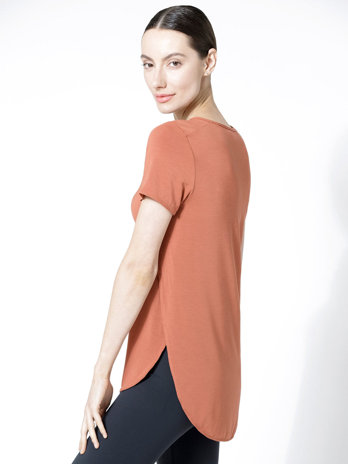 HI LO SIDE SPLIT TEE, CLAY