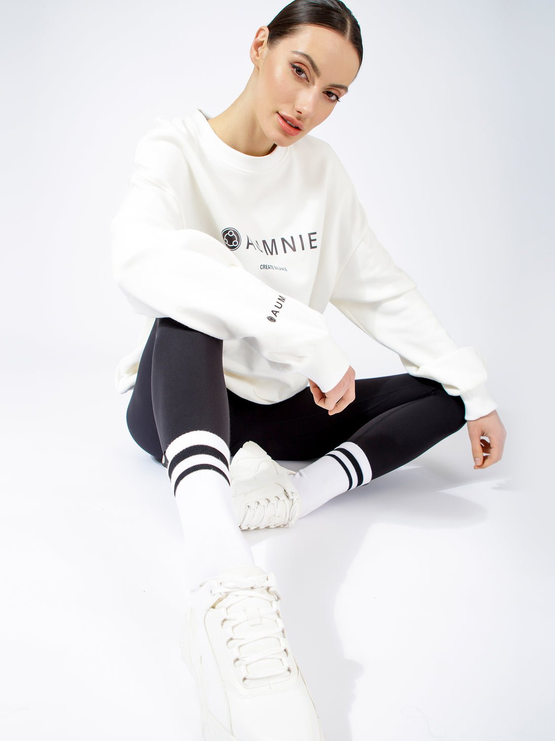 AUMNIE OVERSIZED SWEATSHIRT, WHITE
