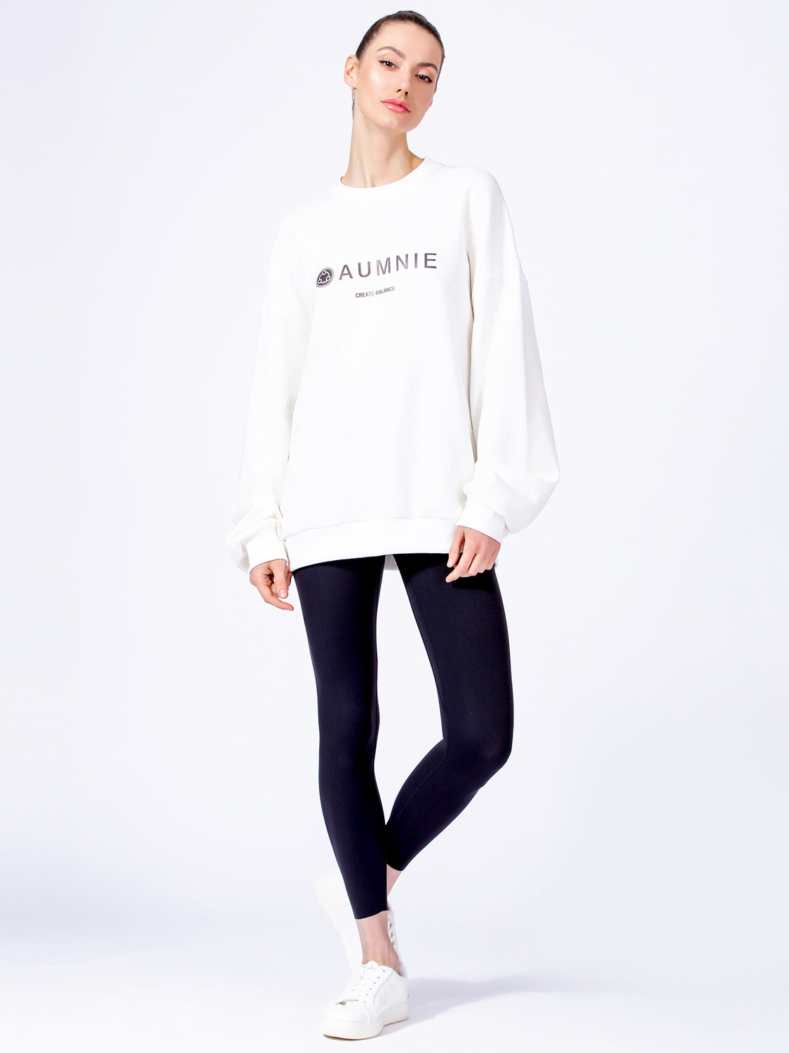 AUMNIE OVERSIZED SWEATSHIRT, WHITE