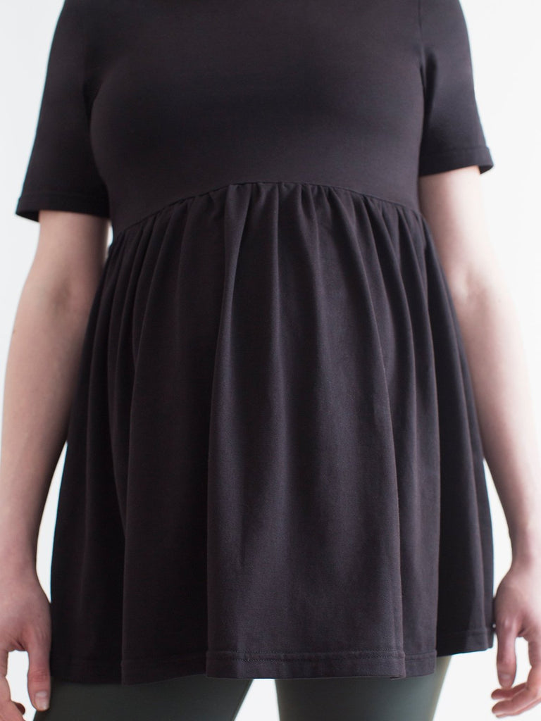 MATERNITY PLEATED SHORT SLEEVE TEE, BLACK