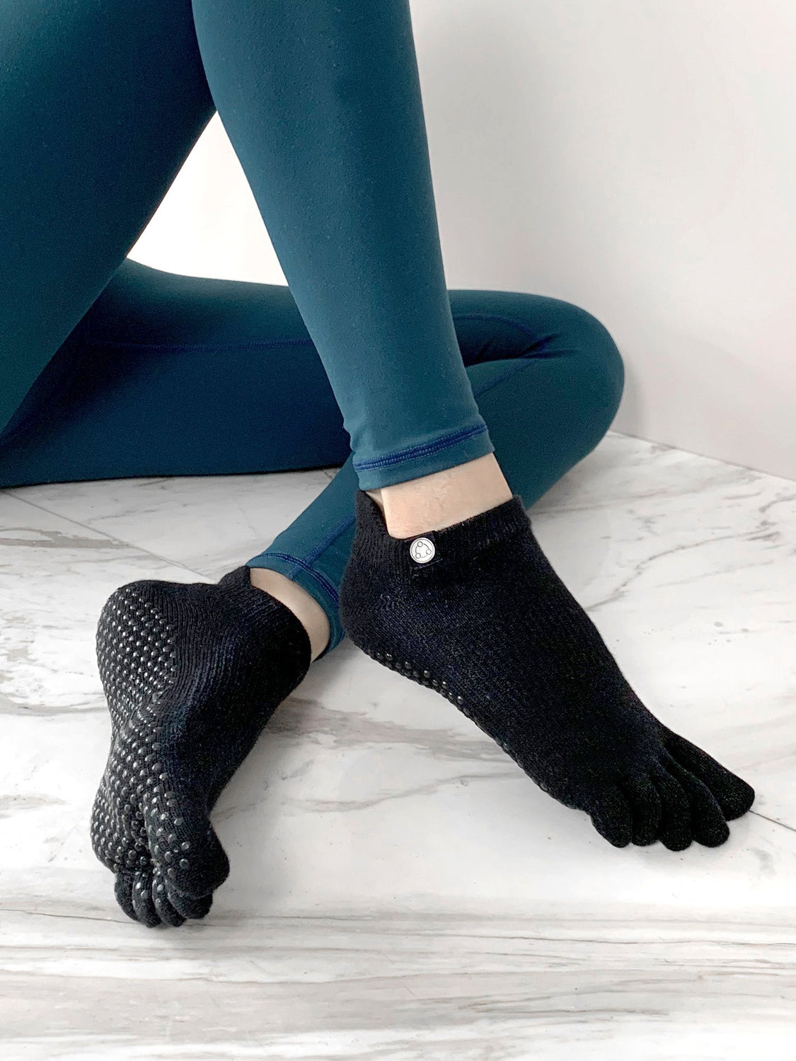 FULL TOE YOGA ANKLE SOCKS, BLACK