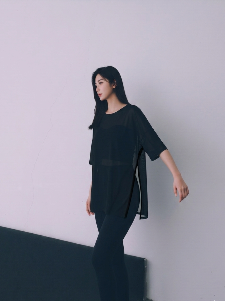 SIDE SPLIT MESH TEE, BLACK